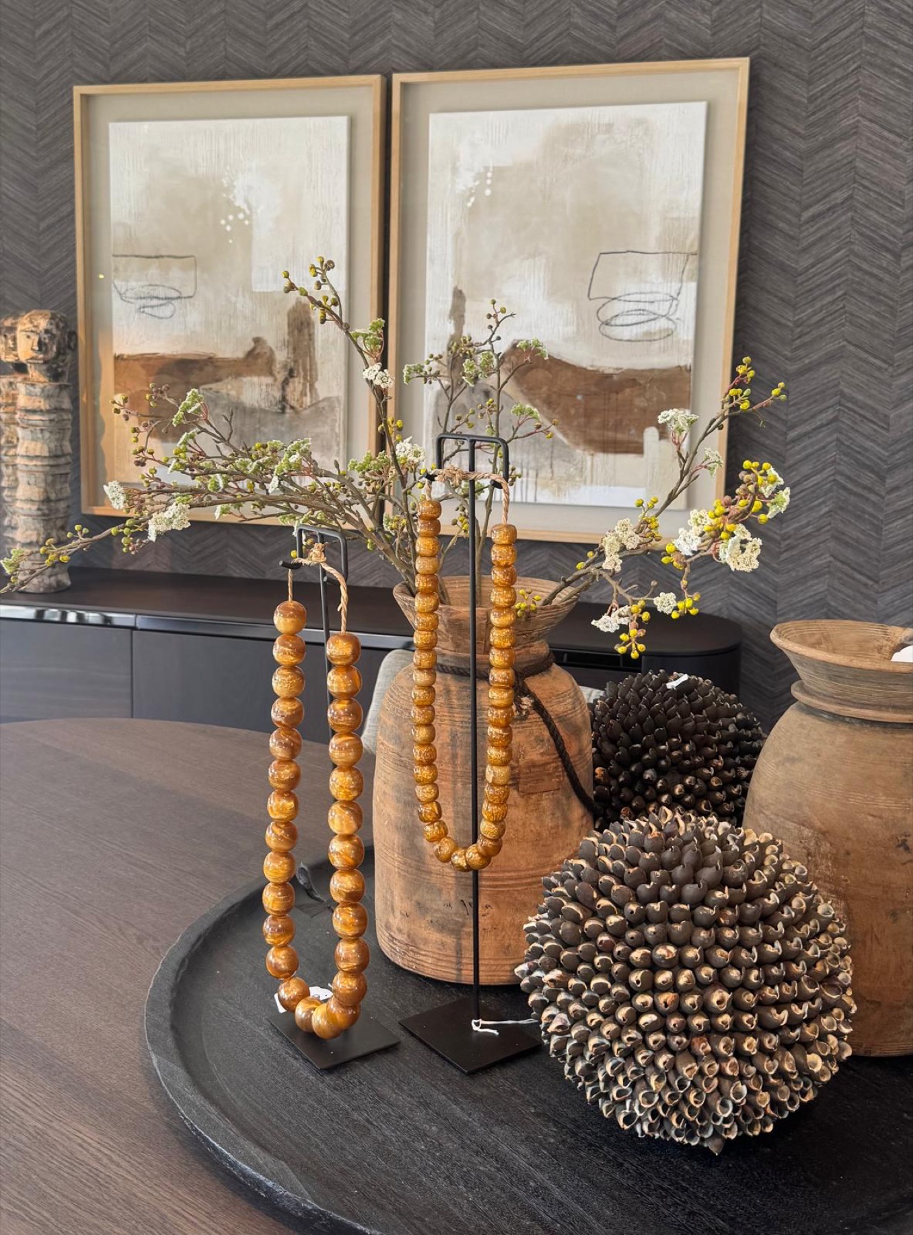 interieur met luxe kunst en accessoires