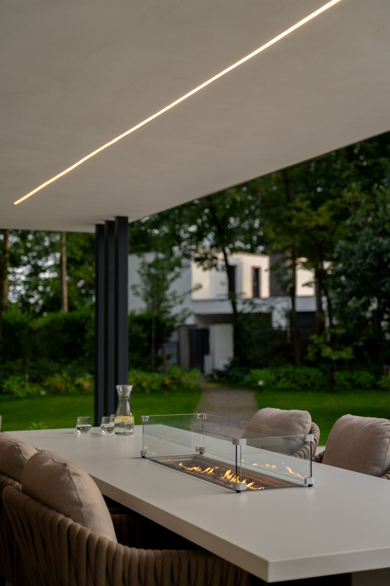 eettafel met haard