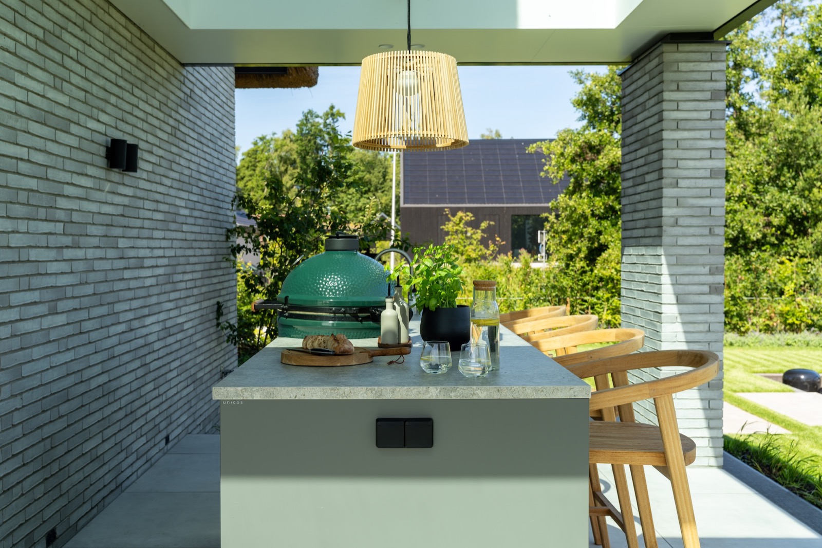 luxe buitenkeuken met bar