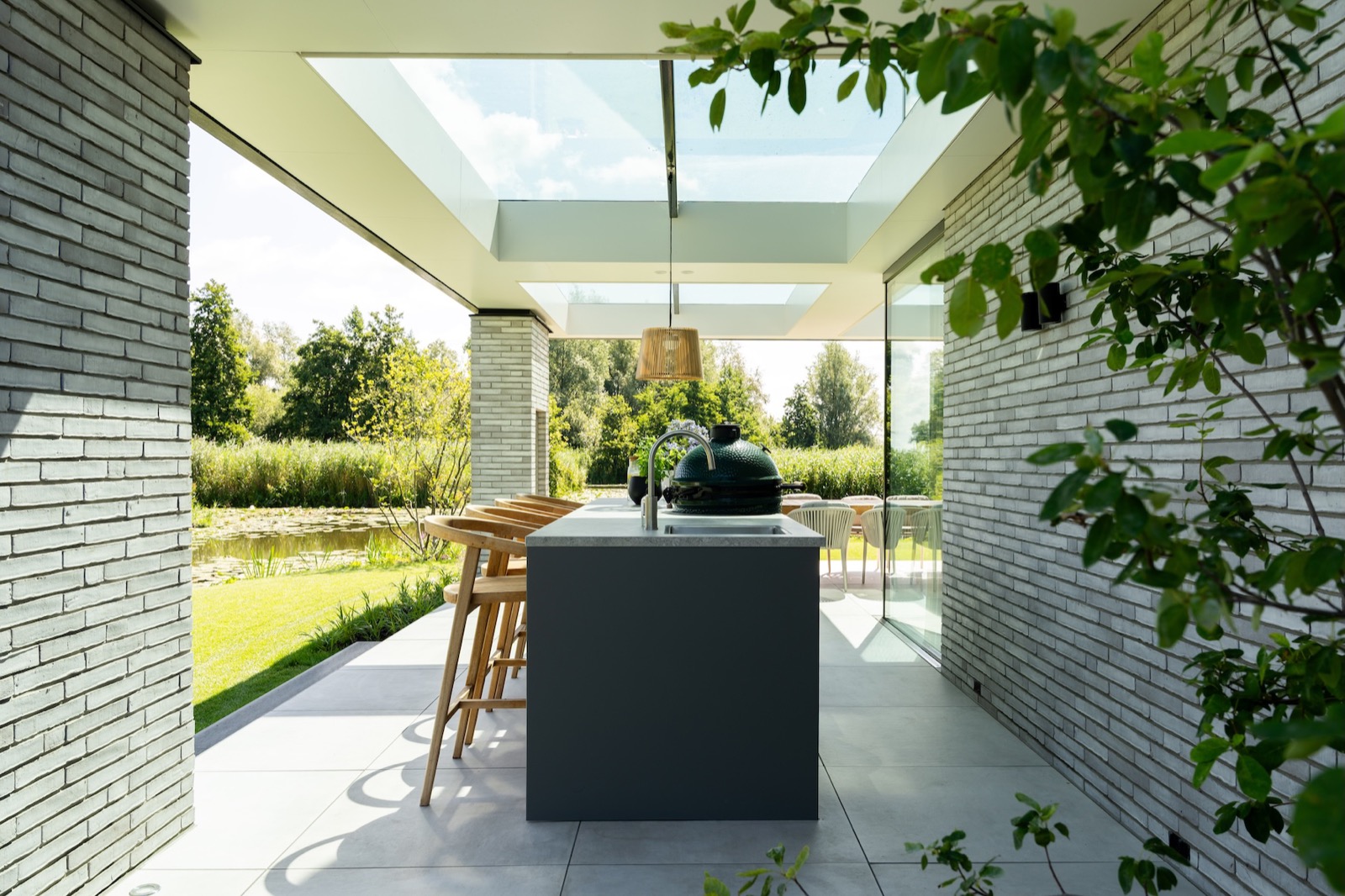 tuin met exclusieve buitenkeuken