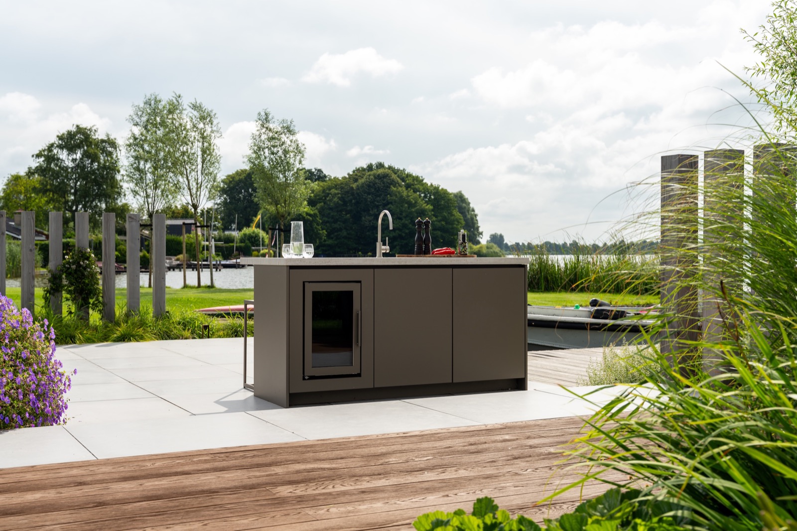 terras met luxe buitenkeuken