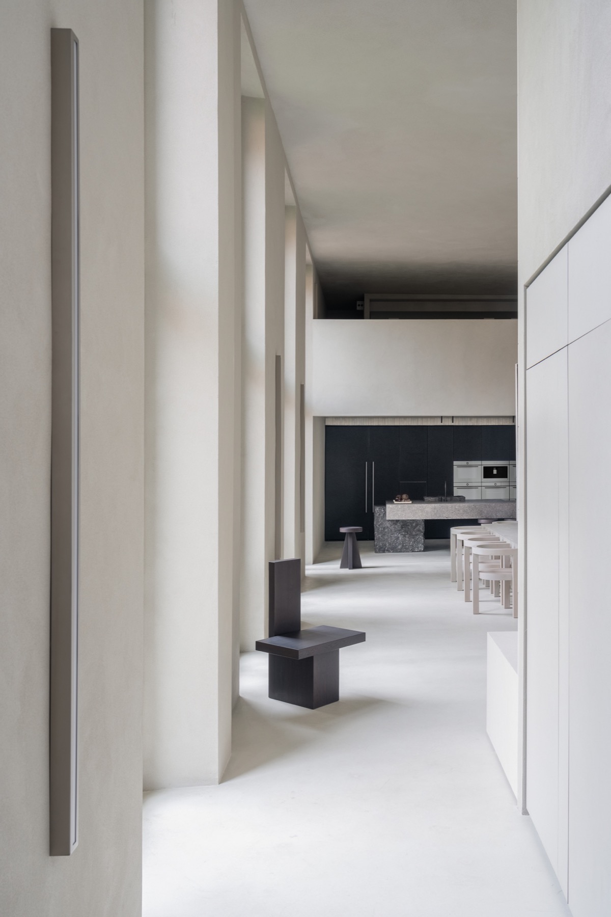 luxe showroom met keuken met luxe apparatuur
