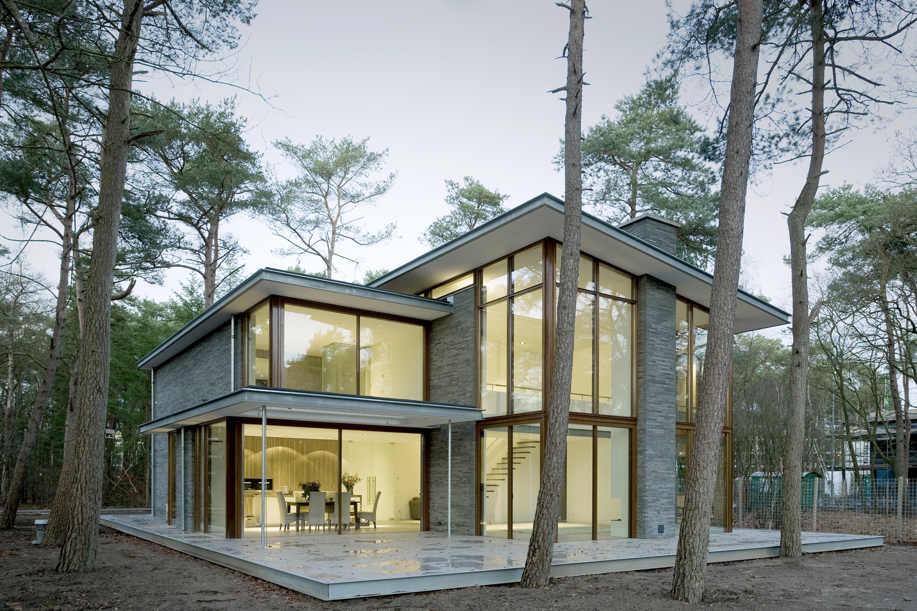 moderne villa in bosrijke omgeving