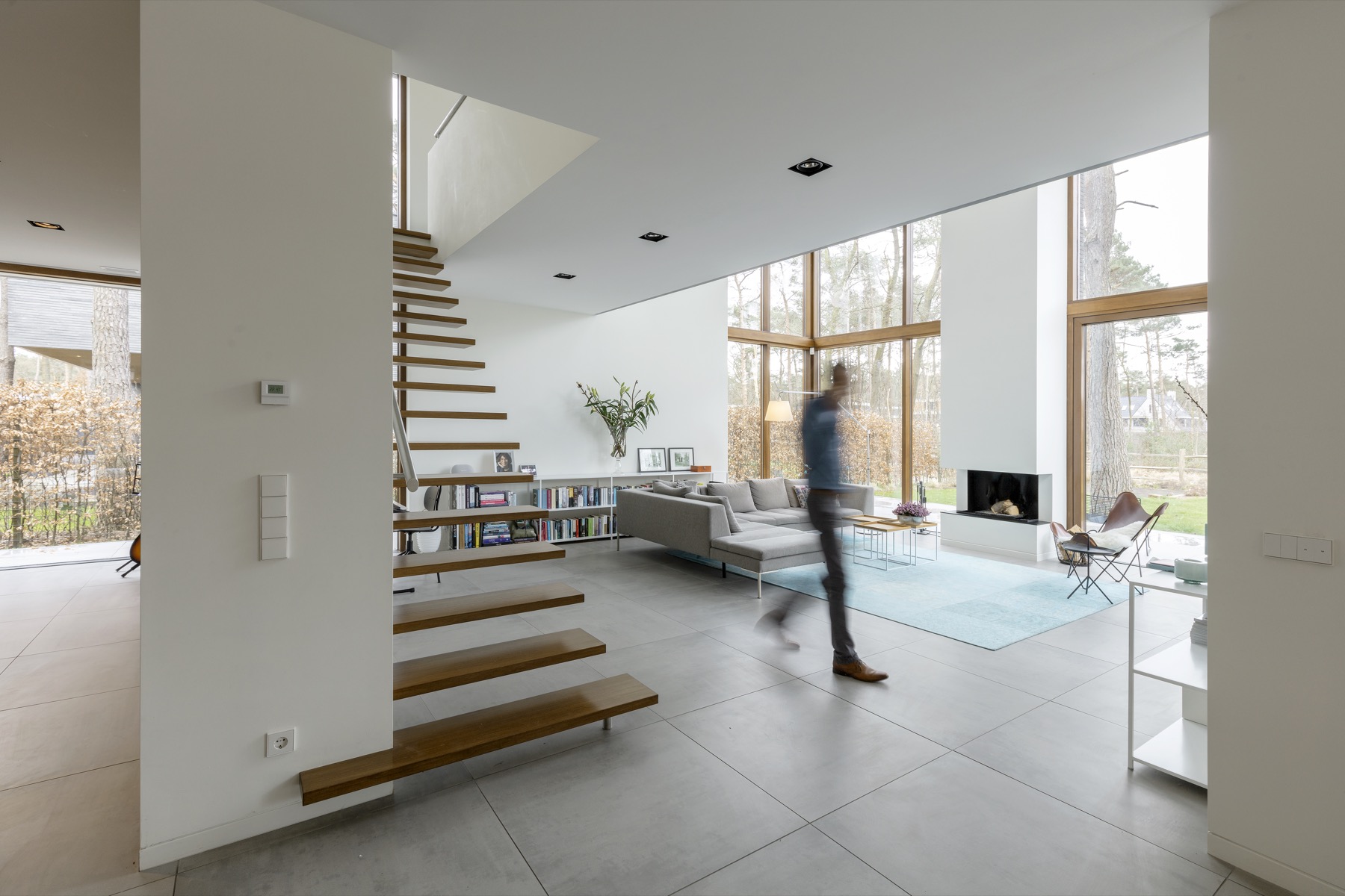 luxe interieur woonkamer met trap