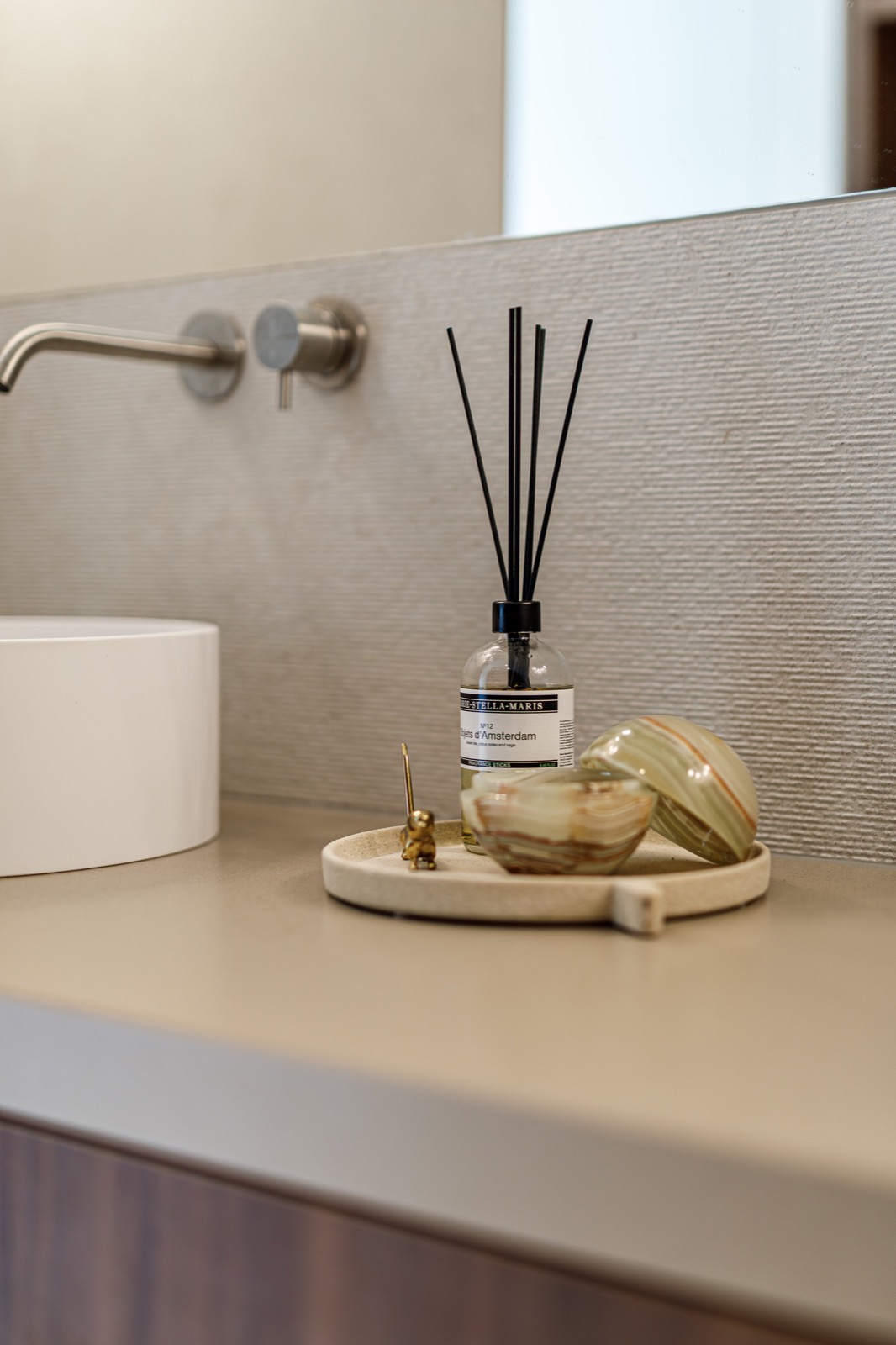 wastafel met luxe kraan