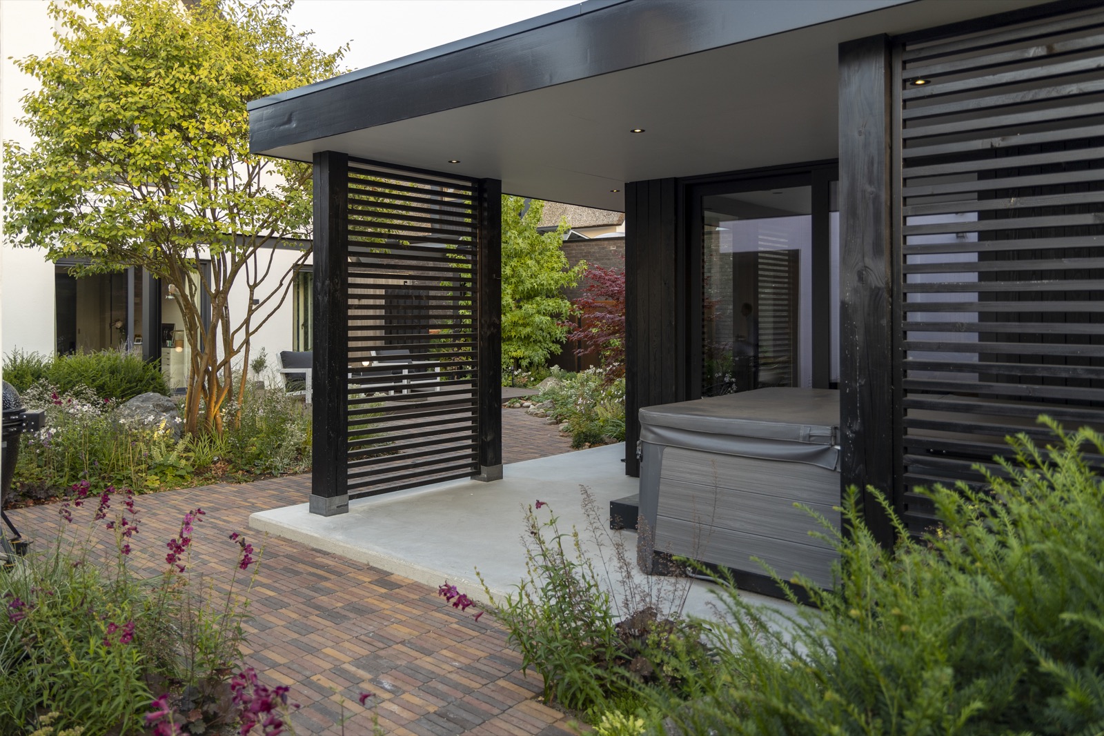 luxe bijgebouw in tuin