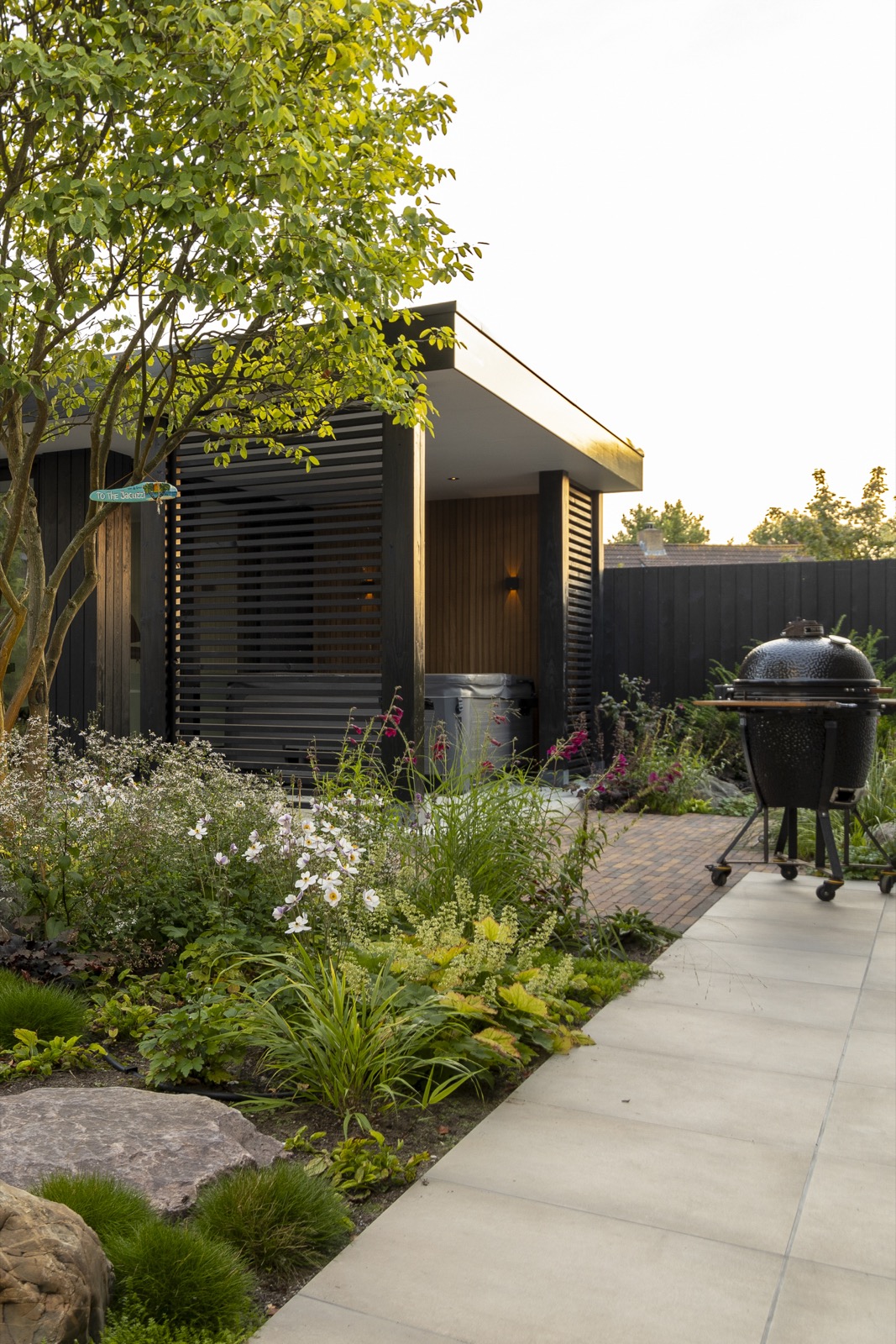 exclusieve tuin met overkapping
