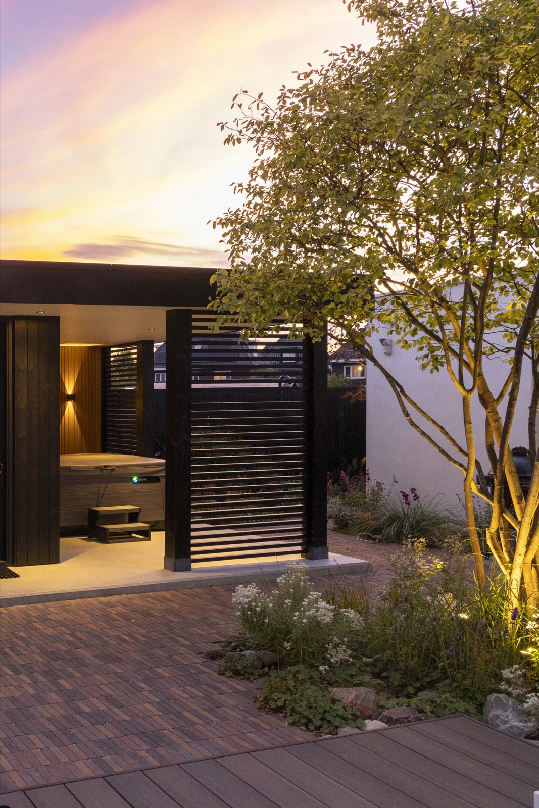 luxe tuin met buitenverlichting