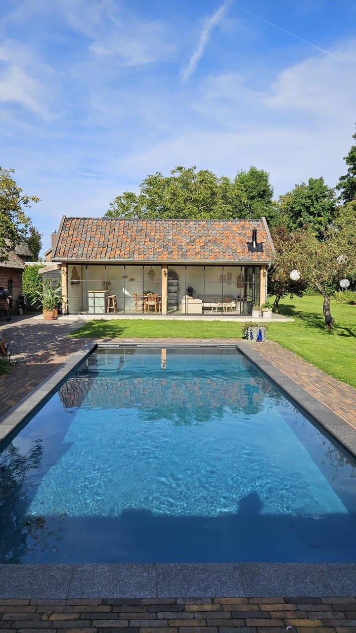 poolhouse