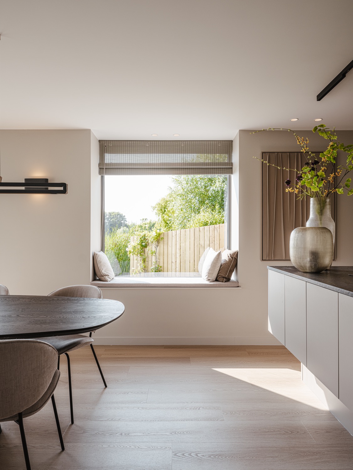 dressoir met eettafel