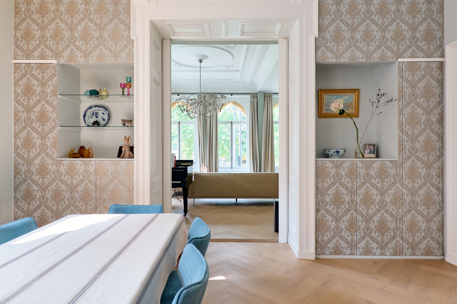luxe eettafel met stoelen