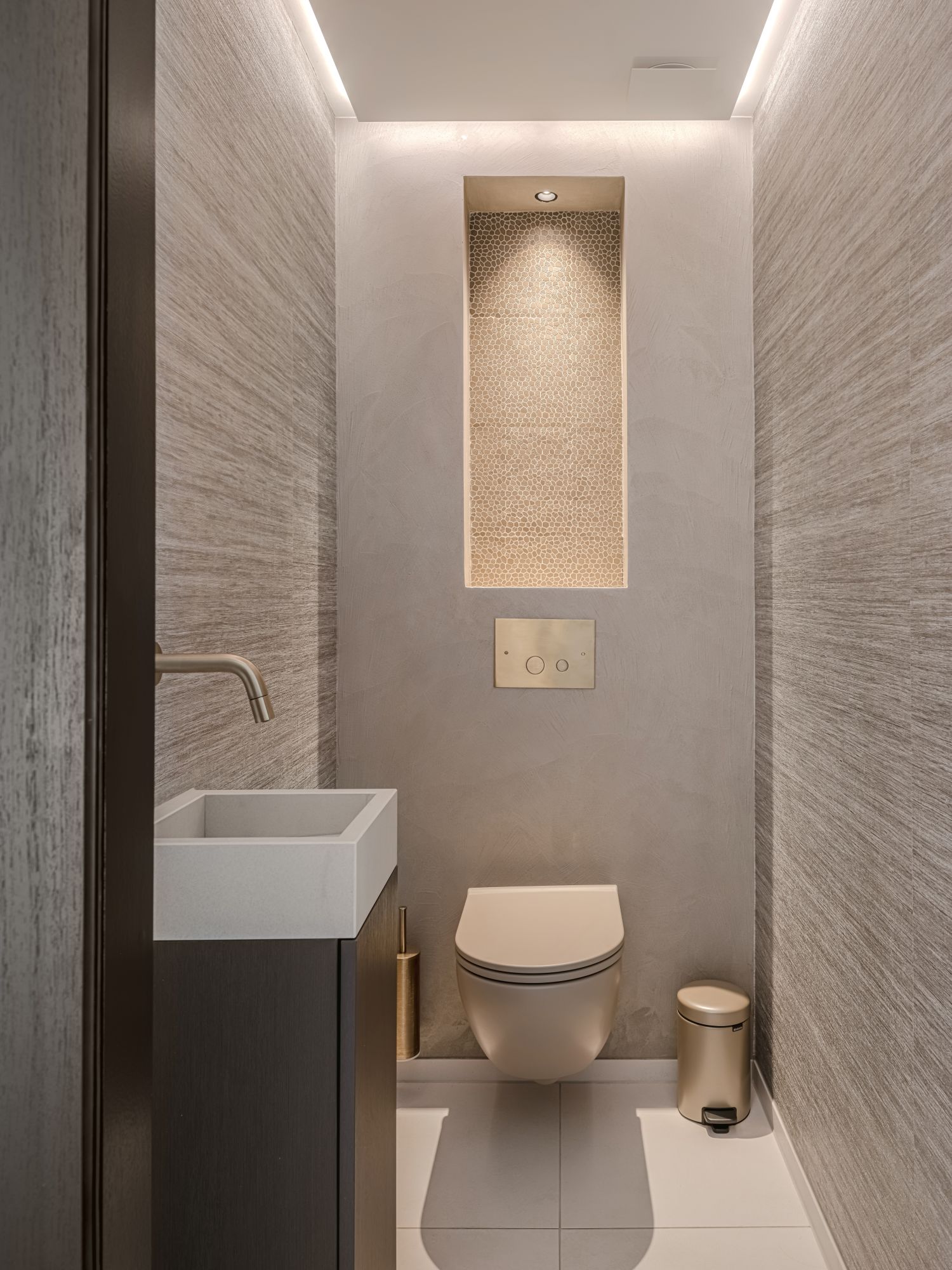 luxe toilet
