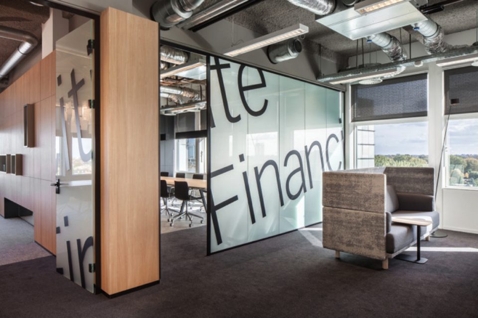kantoor met design bank
