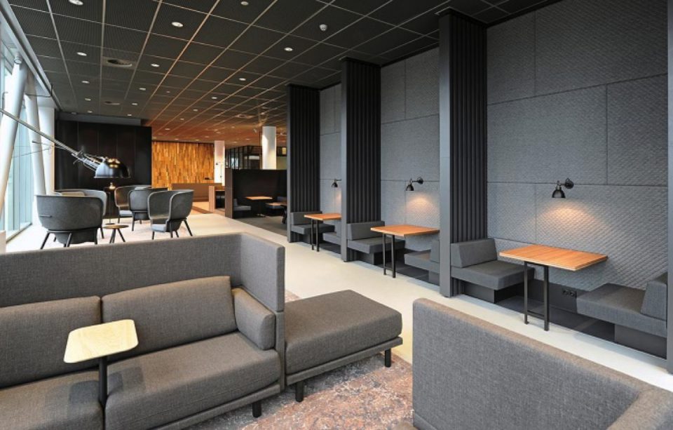 interieur kantoor met roomdividers