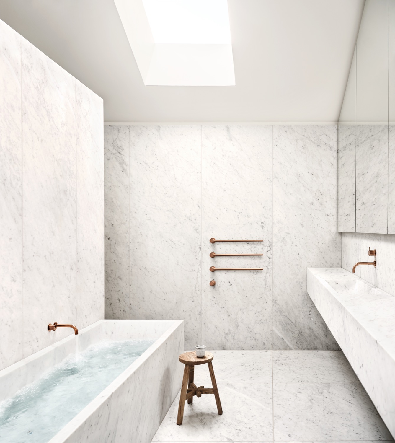 luxe bad met gouden kranen