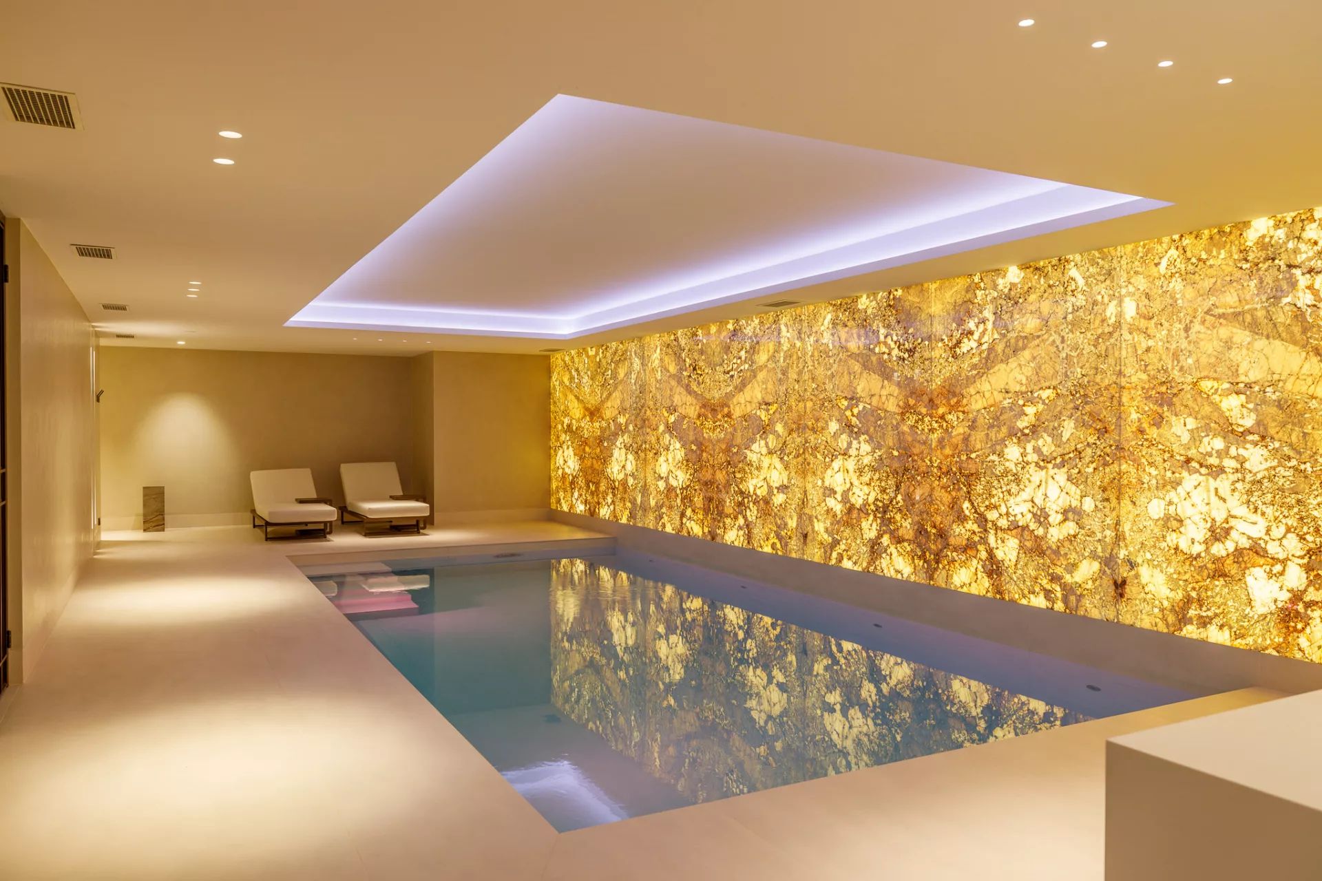luxe binnenzwembad