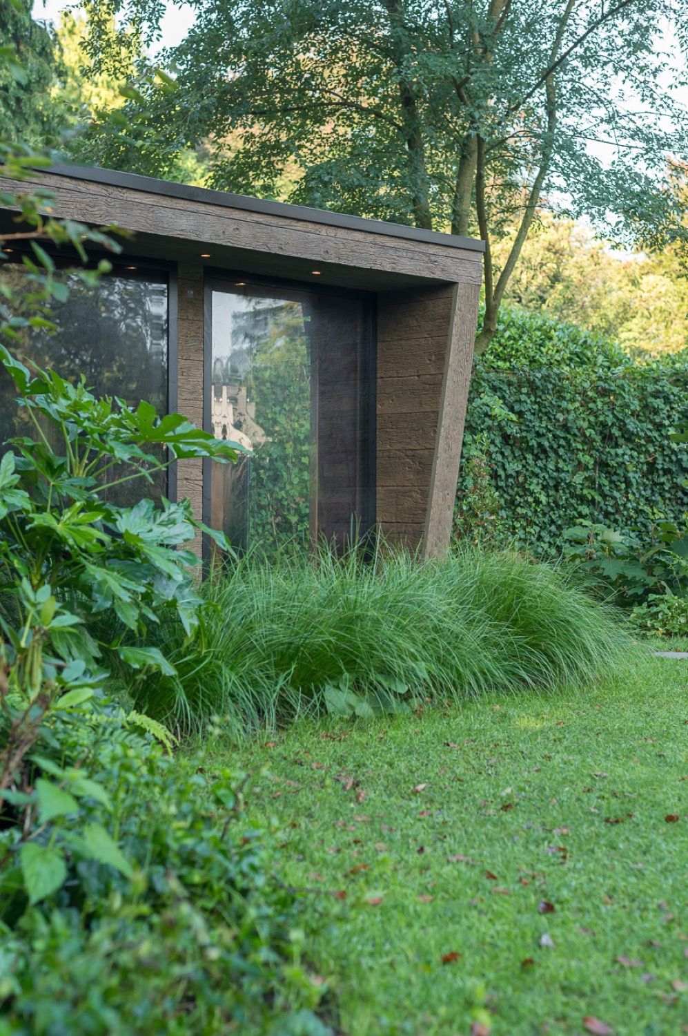 sauna in groene tuin