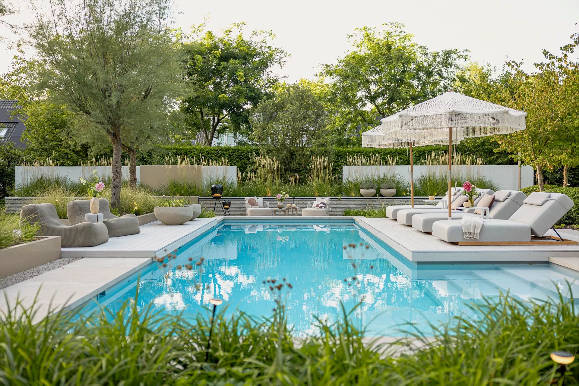 luxe zwembad in tuin