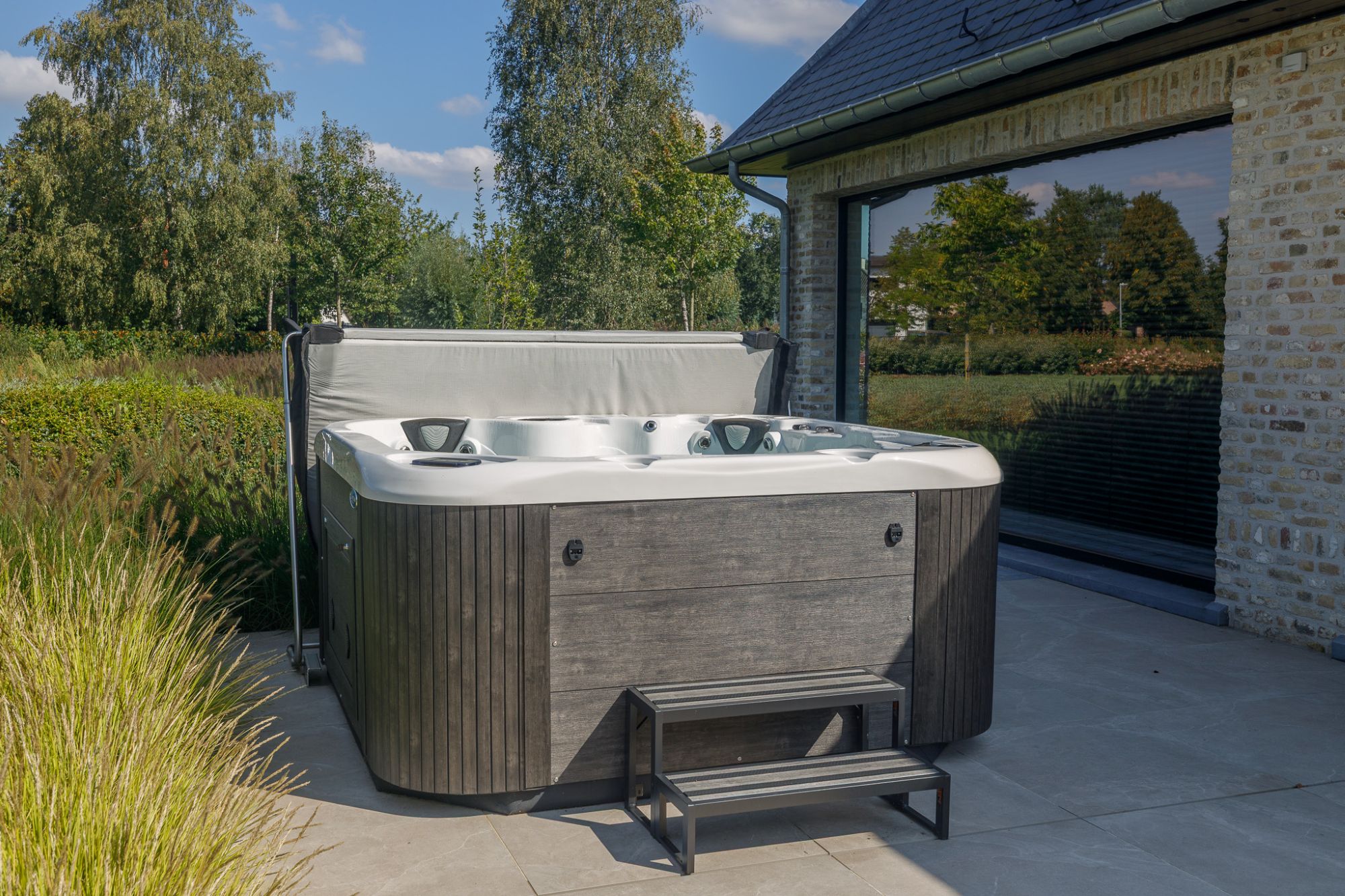 luxe jacuzzi