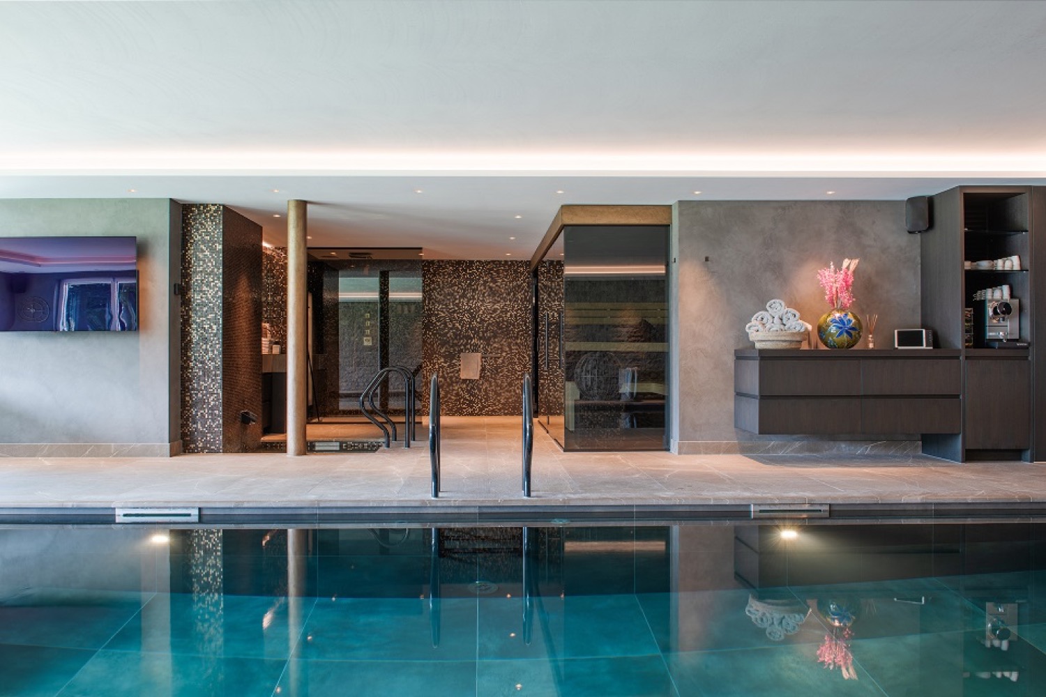 luxe binnenzwembad