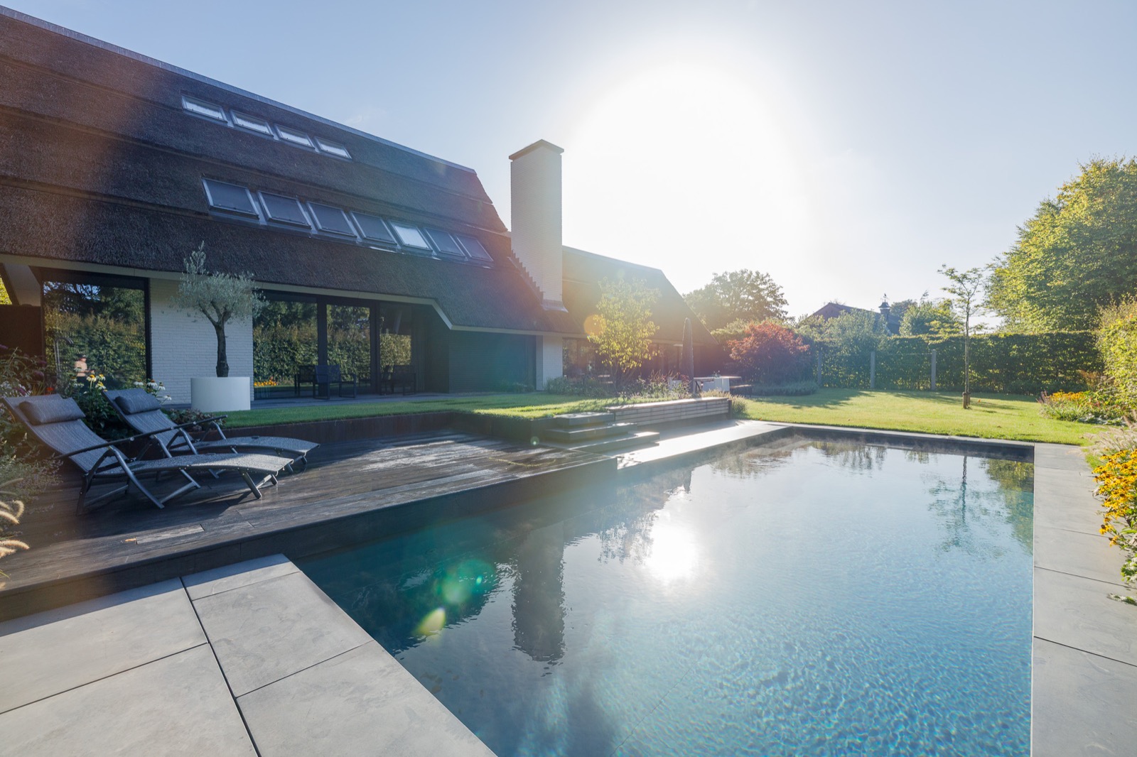 luxe buitenzwembad