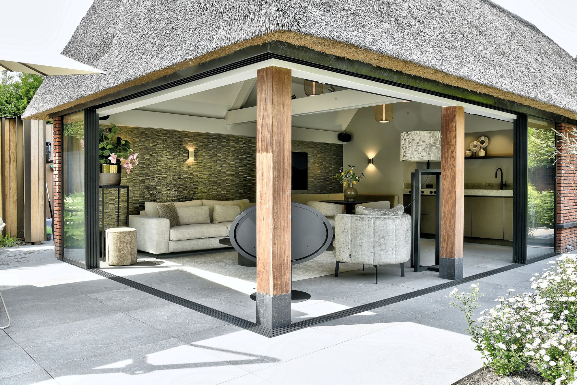 luxe poolhouse