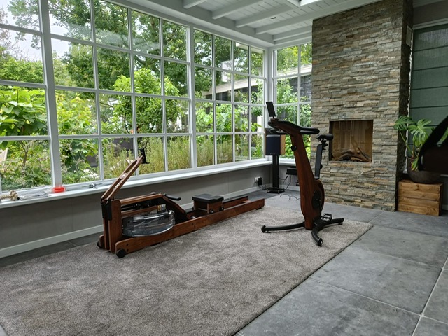 fitnessruimte met haard
