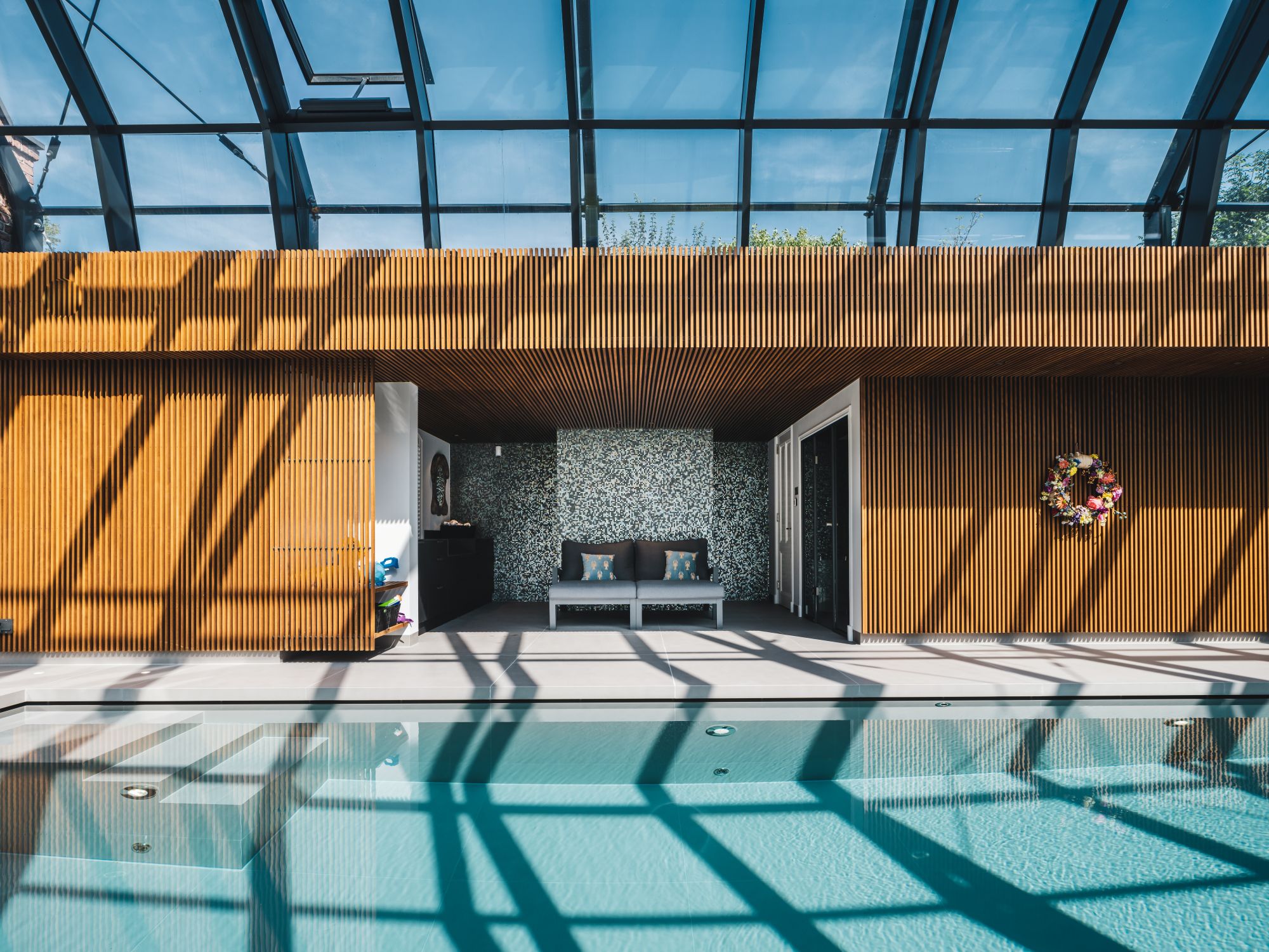 lounge met zwembad