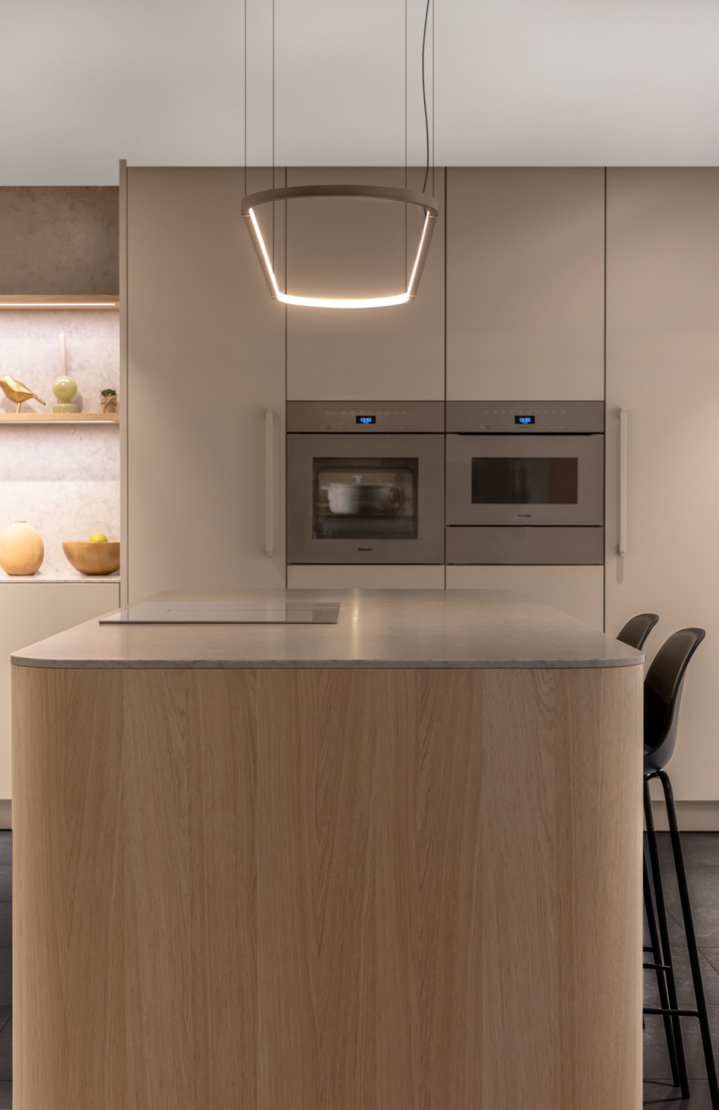keuken met design werkbladafzuiging