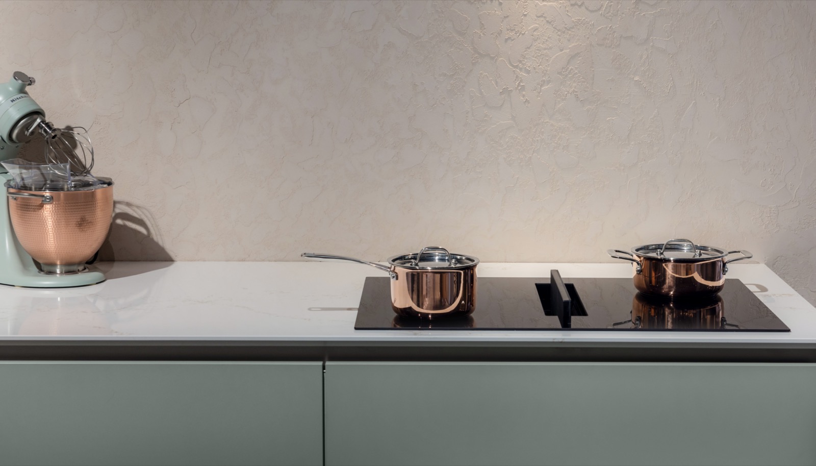 moderne keuken met werkbladafzuiging