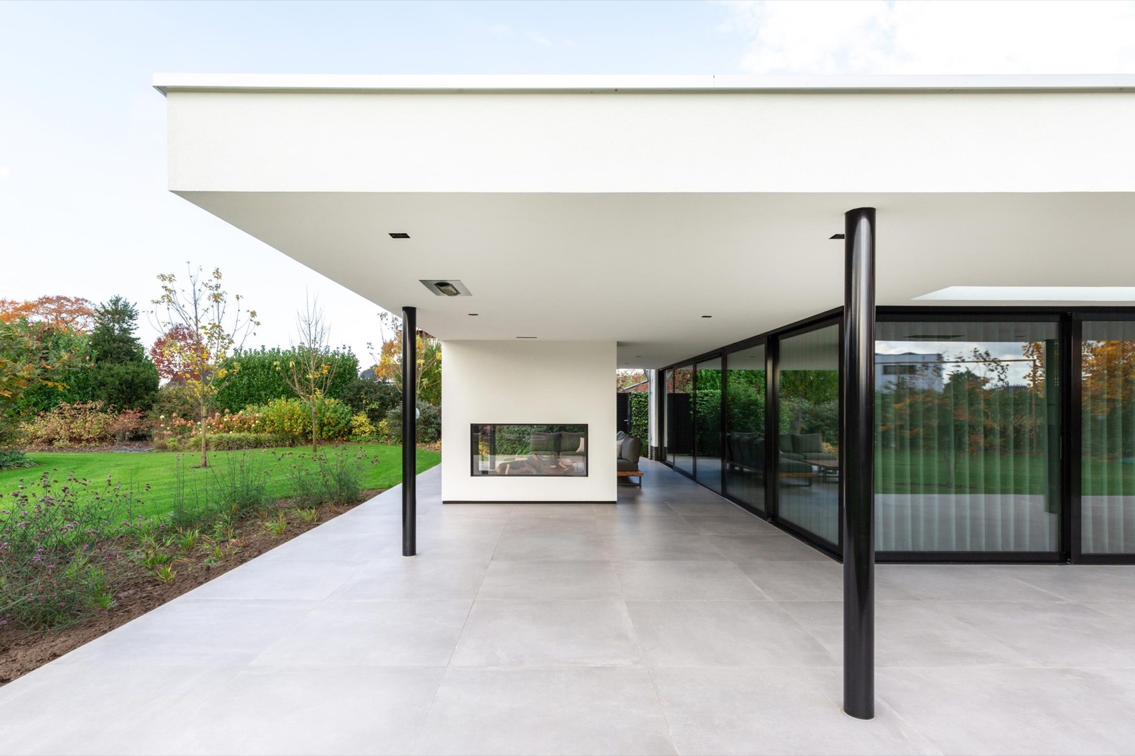 moderne villa met luxe gevelbekledingg