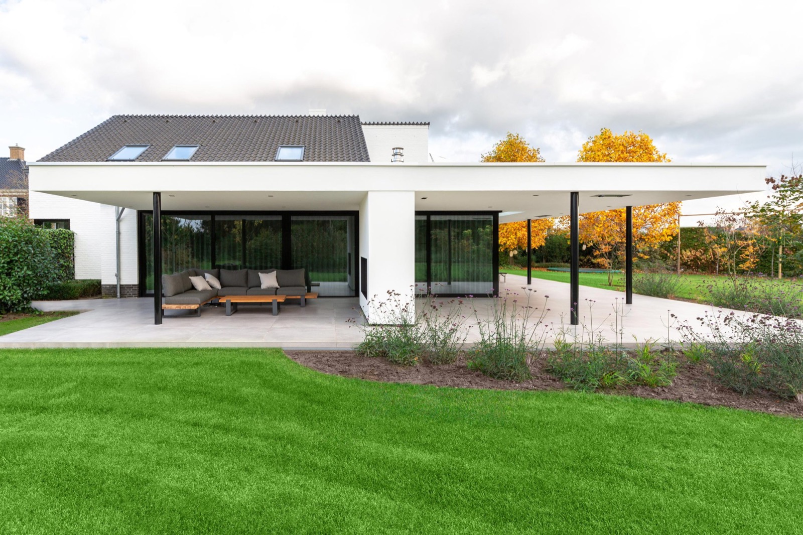 moderne villa met luxe gevel