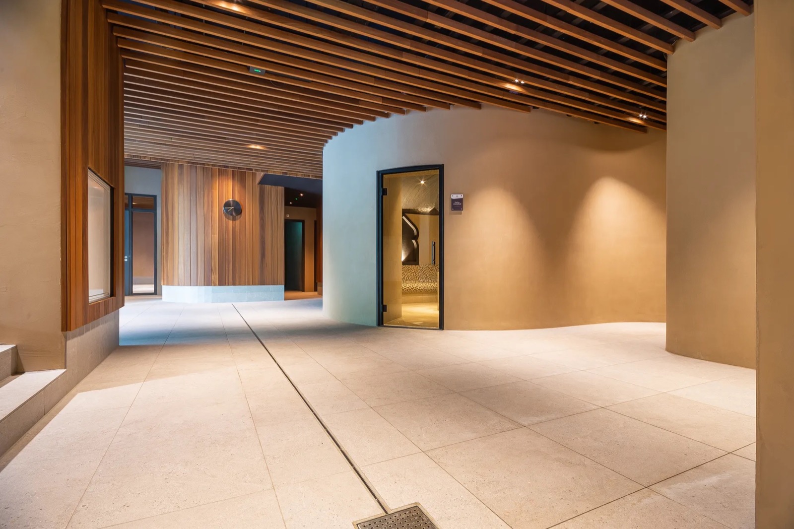 hal met luxe betonstuc