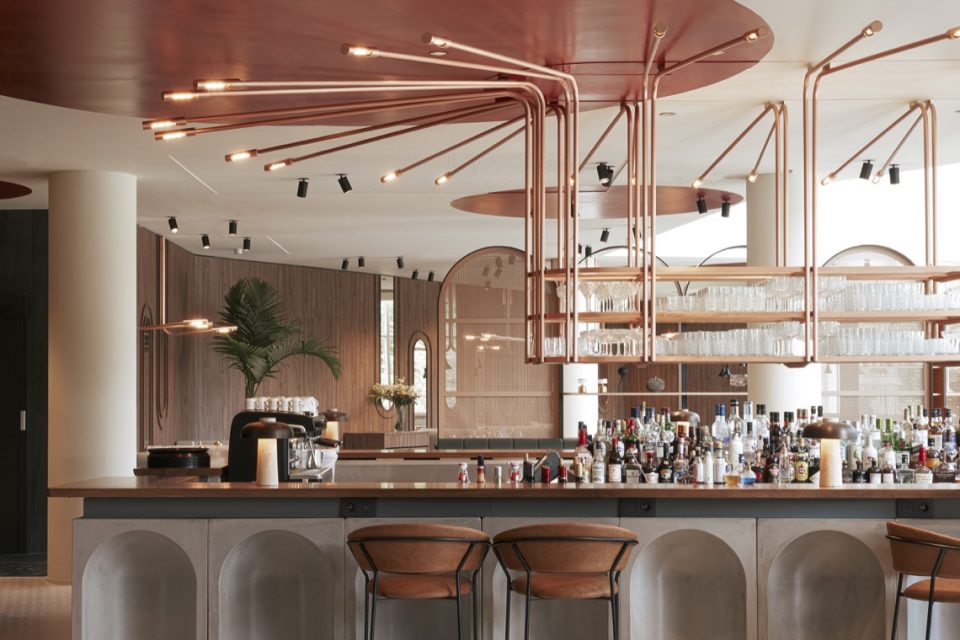 luxe bar met design lamp