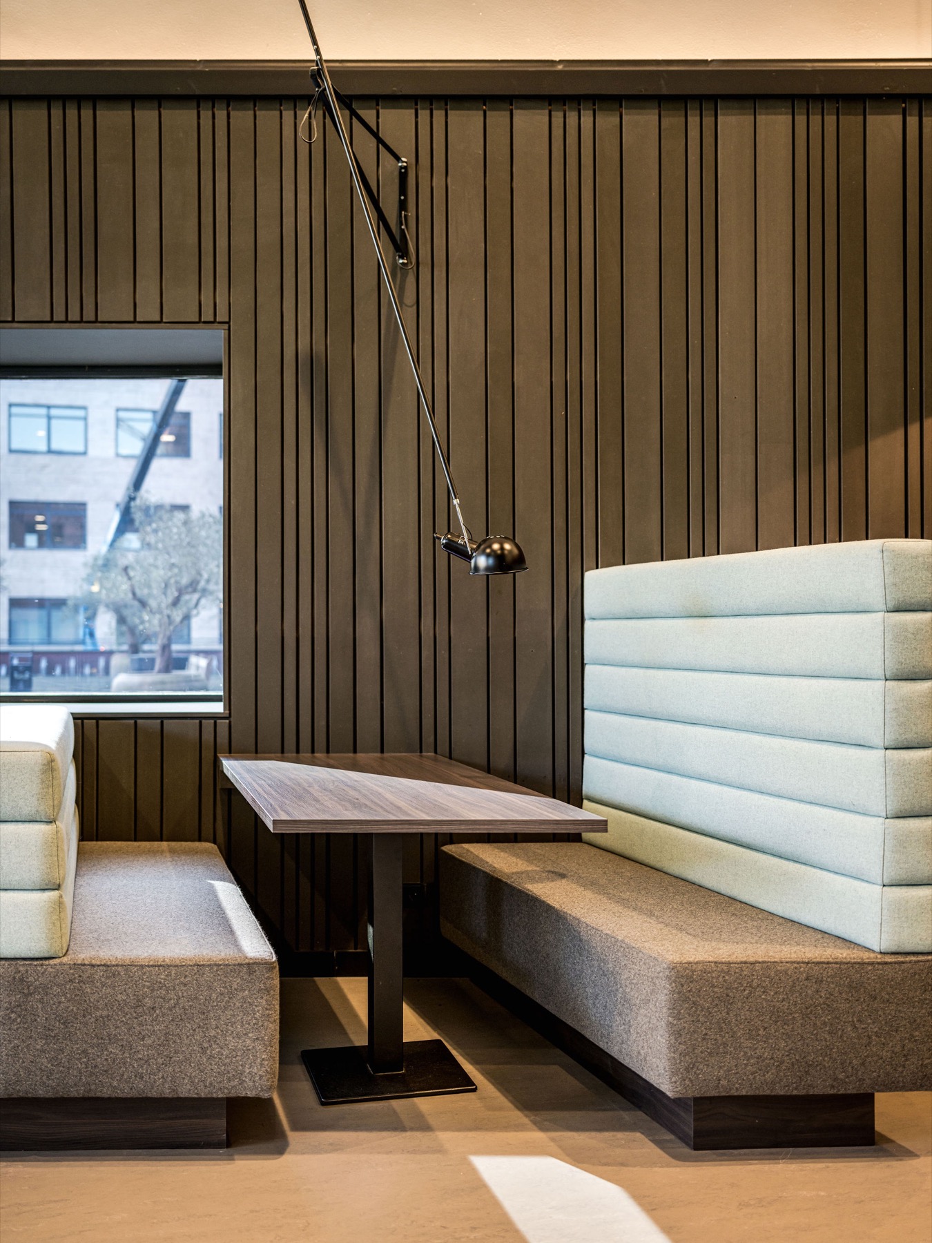 luxe bank met tafel