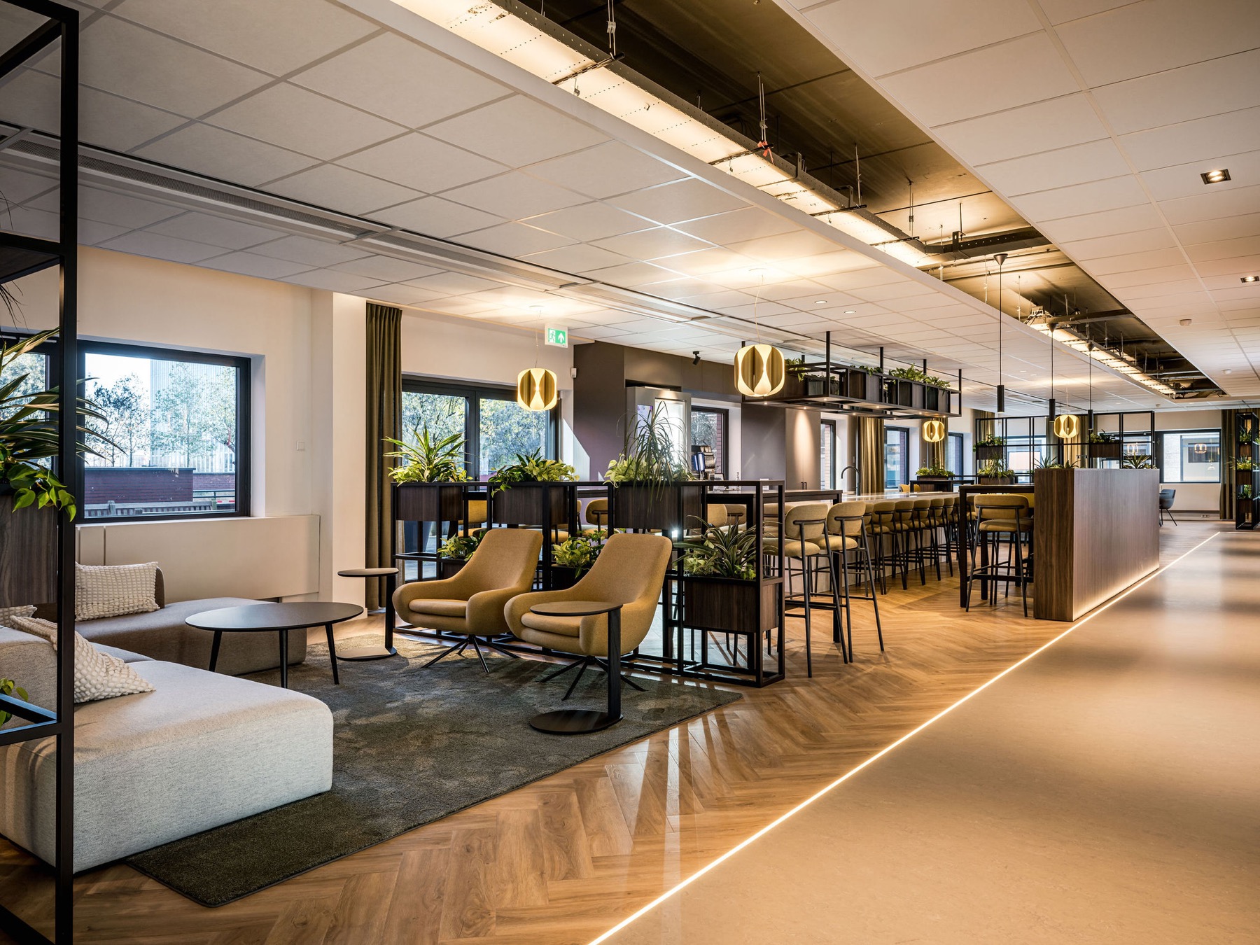 kantoor met maatwerk meubels
