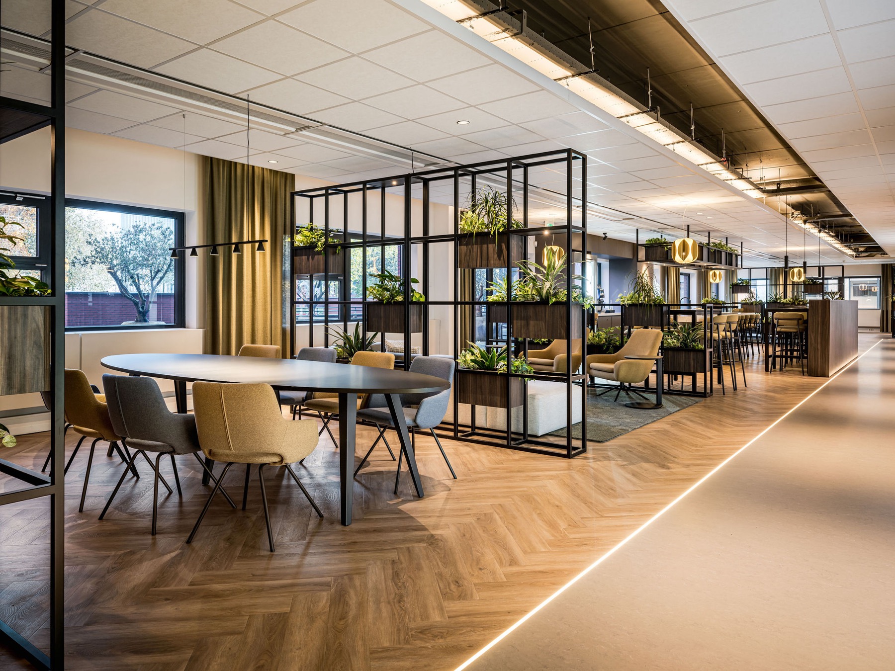 kantoor inrichting met luxe meubels