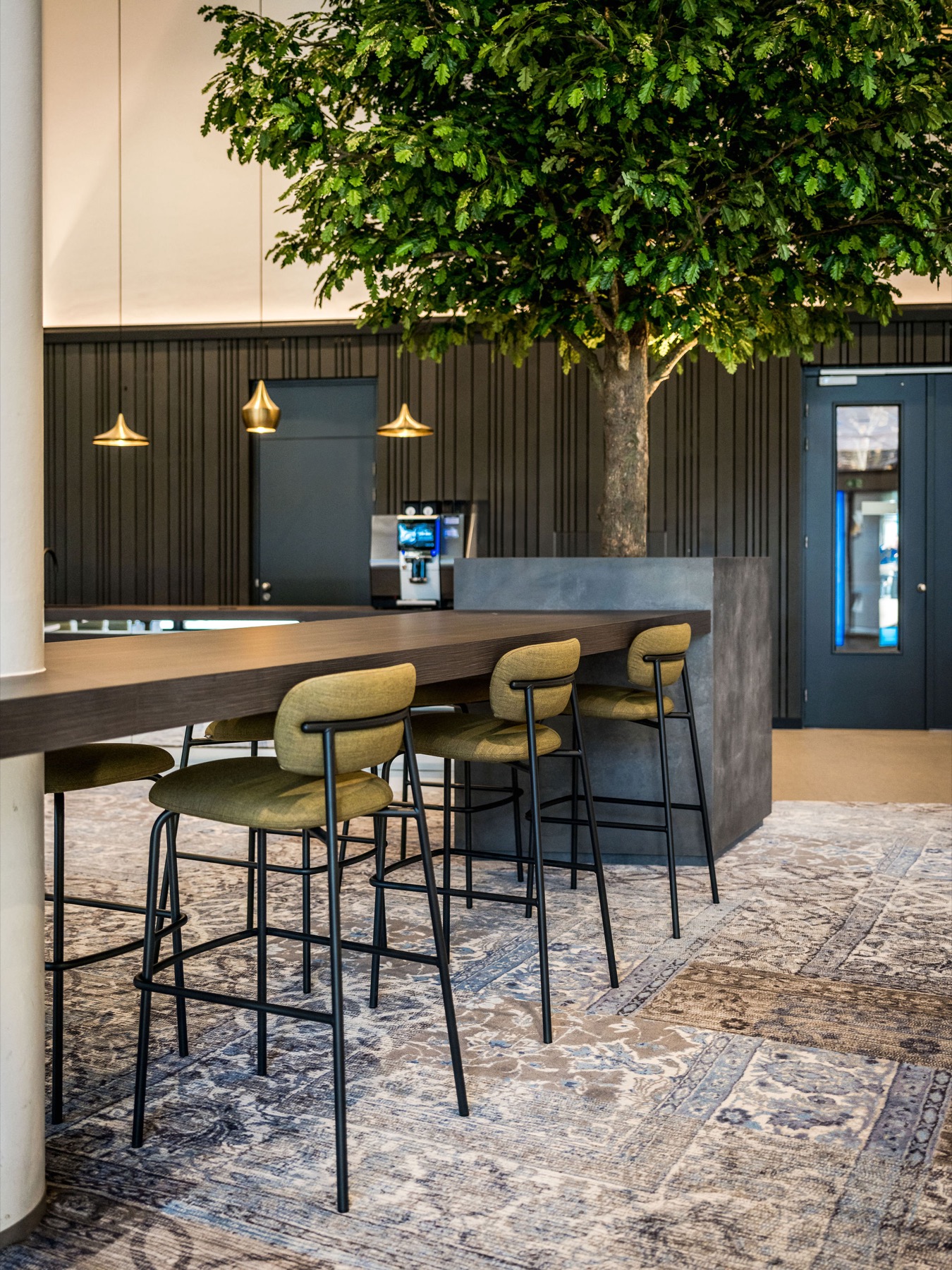luxe tafel met stoelen