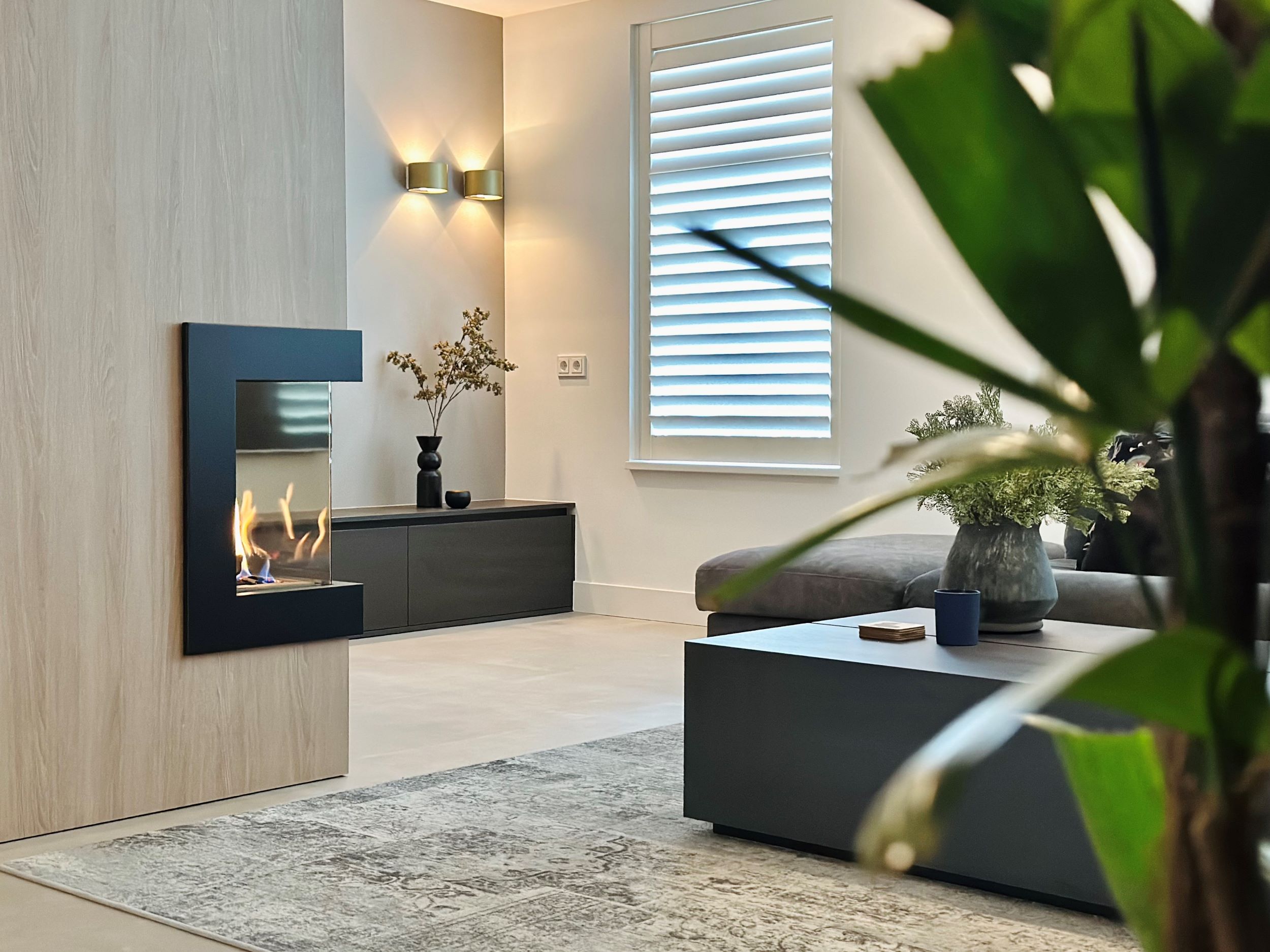 woonkamer met haard