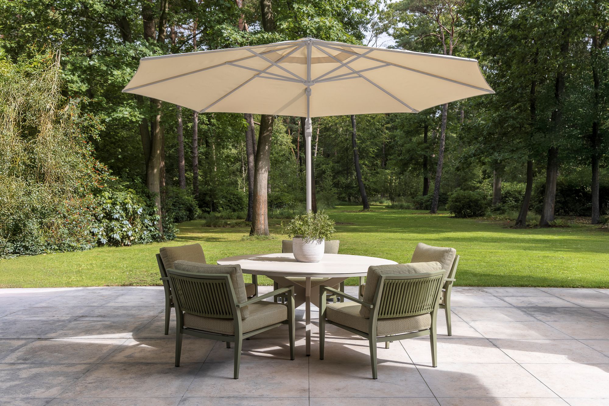 buitenmeubelen met parasol