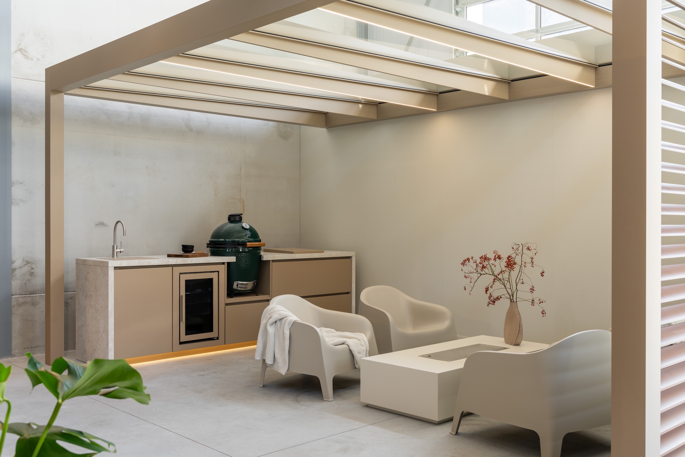 design buitenkeuken onder overkapping