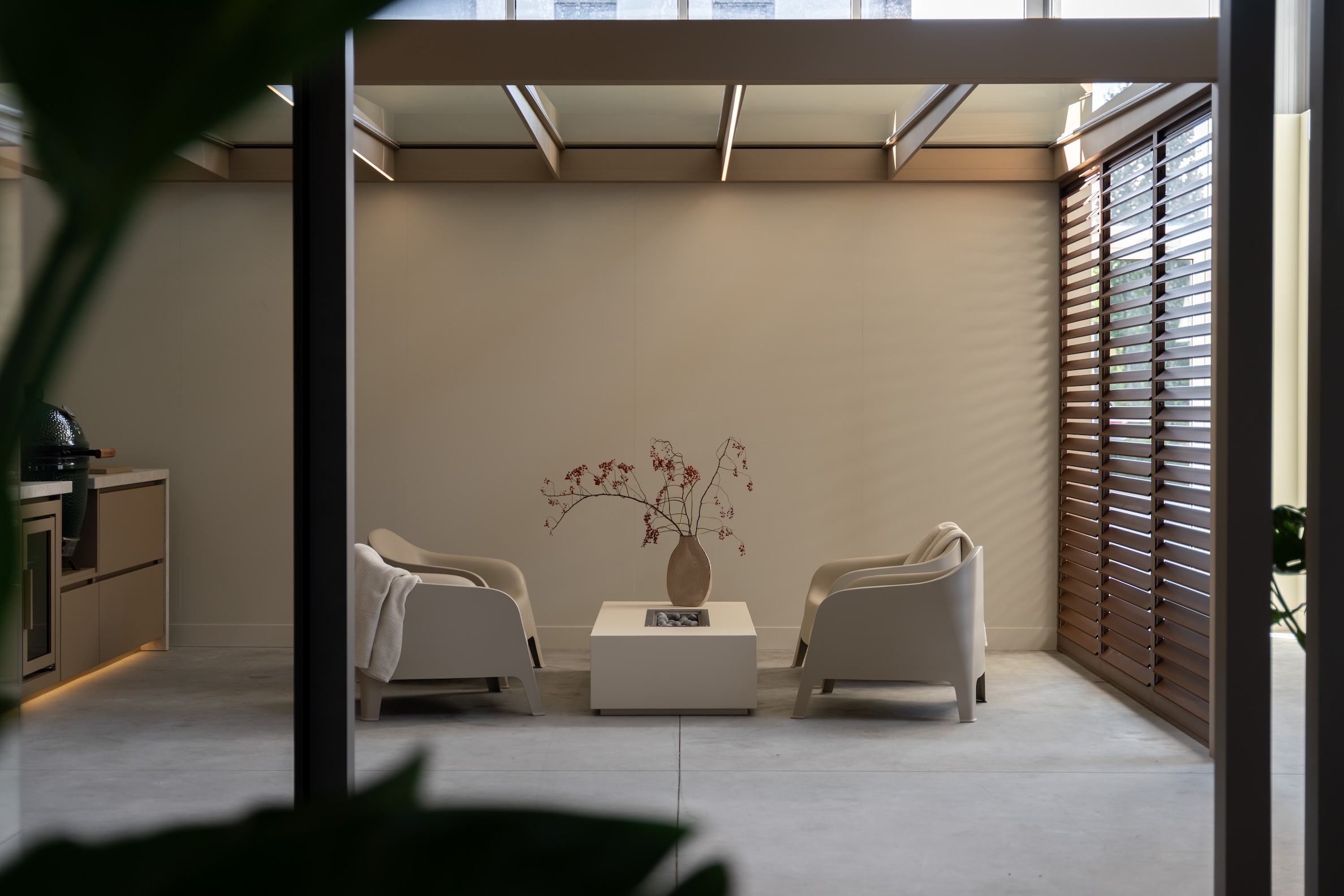 luxe vuurtafel onder overkapping