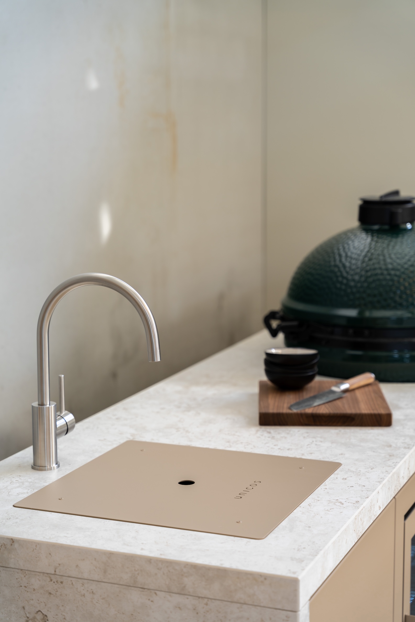 Luxe buitenkeuken onder overkapping