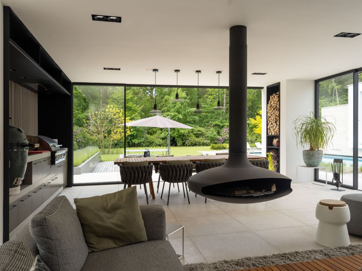 Vuurkorf in binnenruimte villa